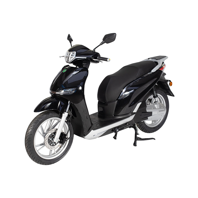 Comment ce vélo électrique se comporte-t-il par rapport à un vélo électrique à accélérateur uniquement ?