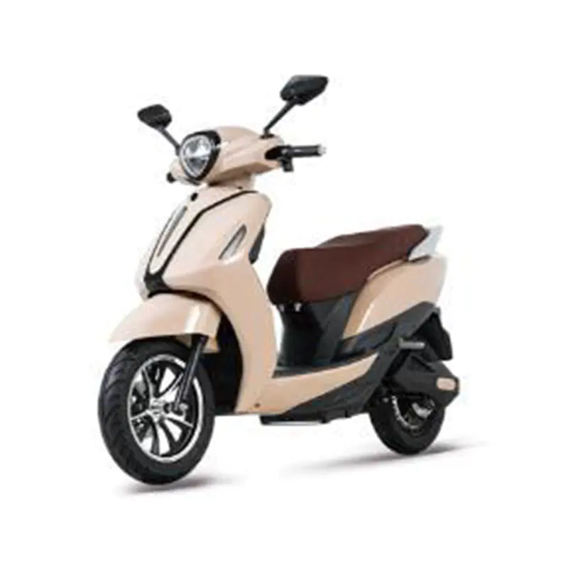 Comment l'autonomie varie-t-elle entre les vélos électriques à moteur à moyeu et à moteur à entraînement central ?